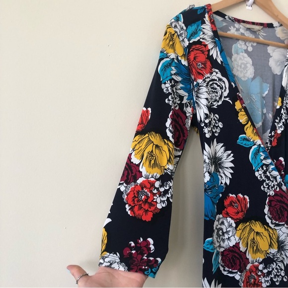 Banana Republic Long Sleeved Colorful Floral Print Wrap Style Dress Size Small - Picture 3 of 8